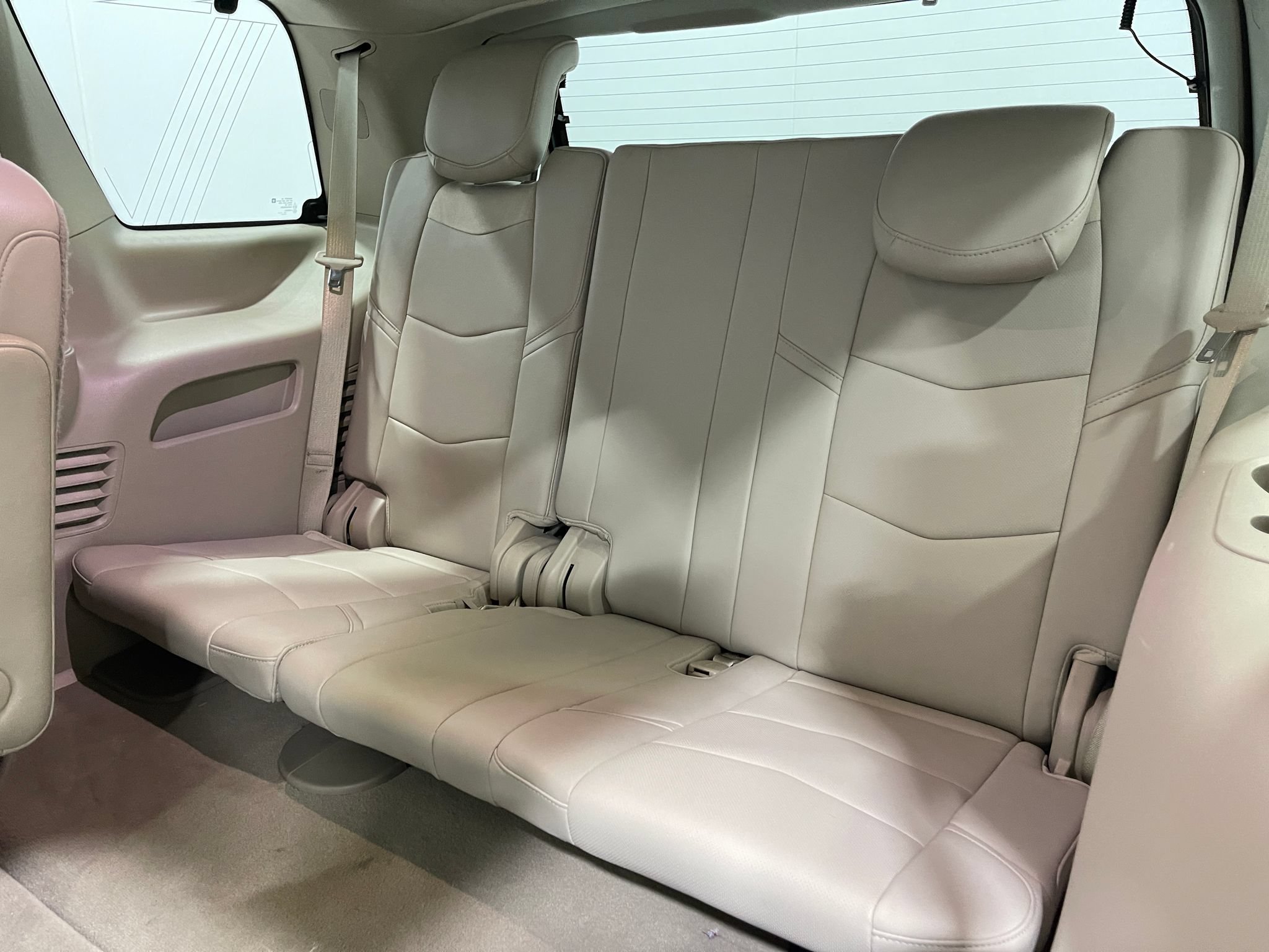 Used 2020 Cadillac Escalade Premium Luxury AWD/4WD image 30