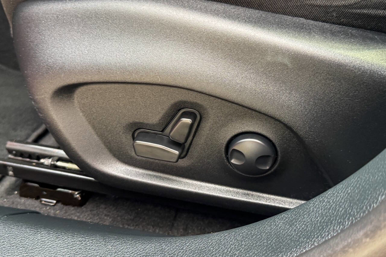 Used 2024 Jeep Compass Limited w/ Sun and Sound Group image 17