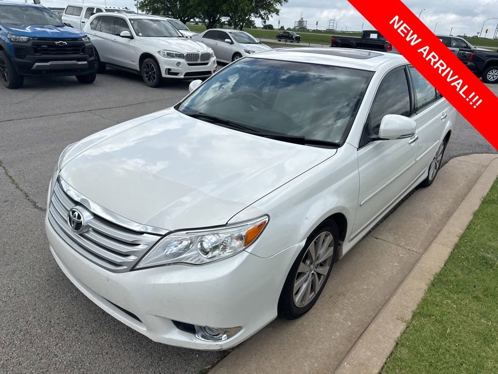 Used 2011 Toyota Avalon Limited image 3