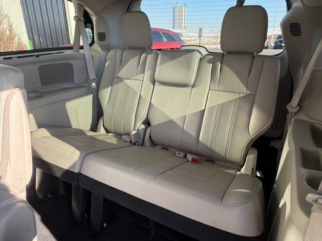 Used 2013 Chrysler Town & Country Touring image 22