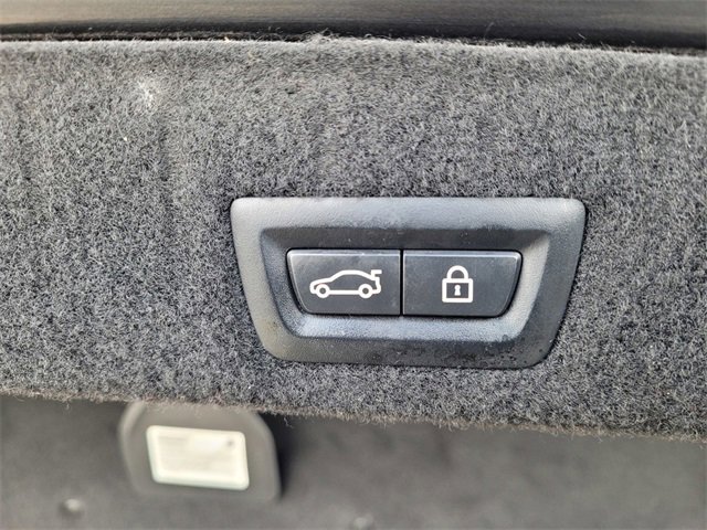 Used 2018 BMW 750i image 8