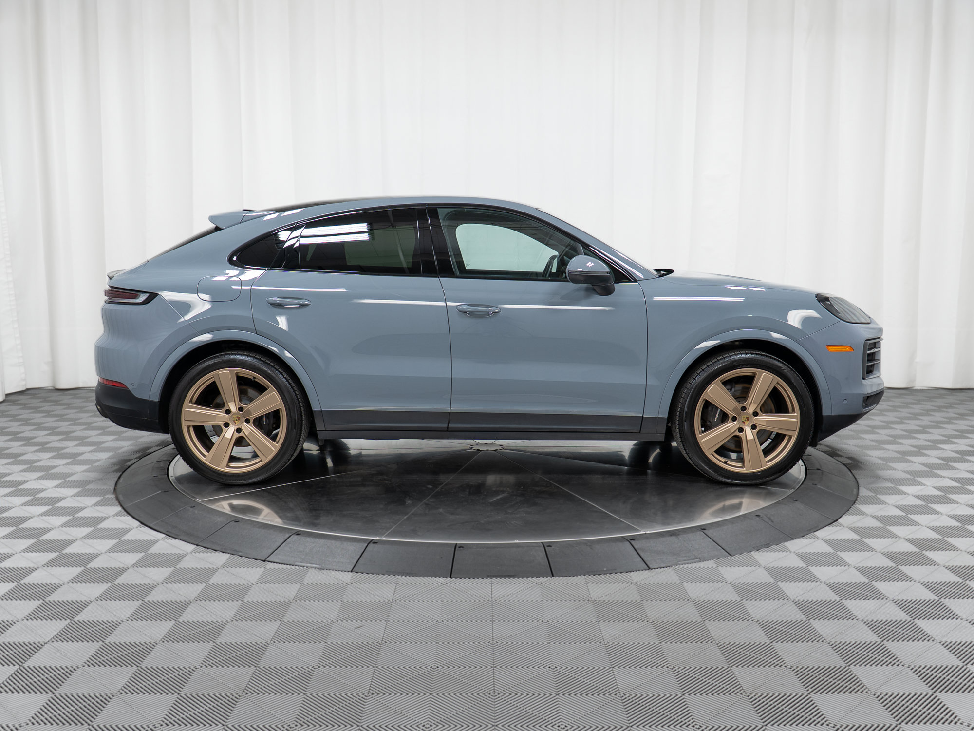 Certified 2024 Porsche Cayenne Coupe AWD/4WD image 8