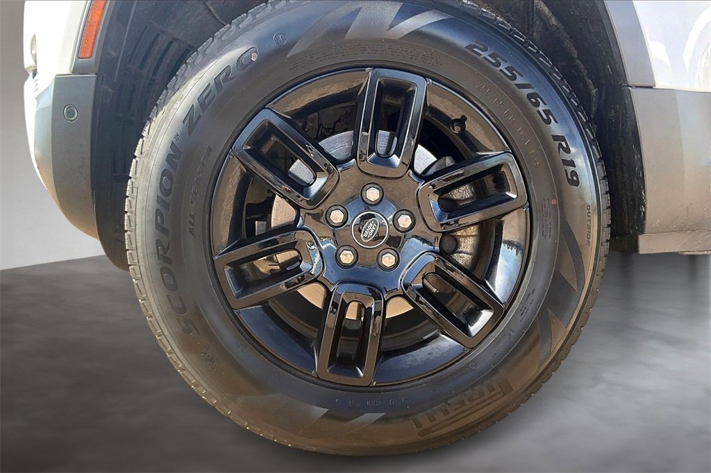 Used 2025 Land Rover Defender 110 S image 8