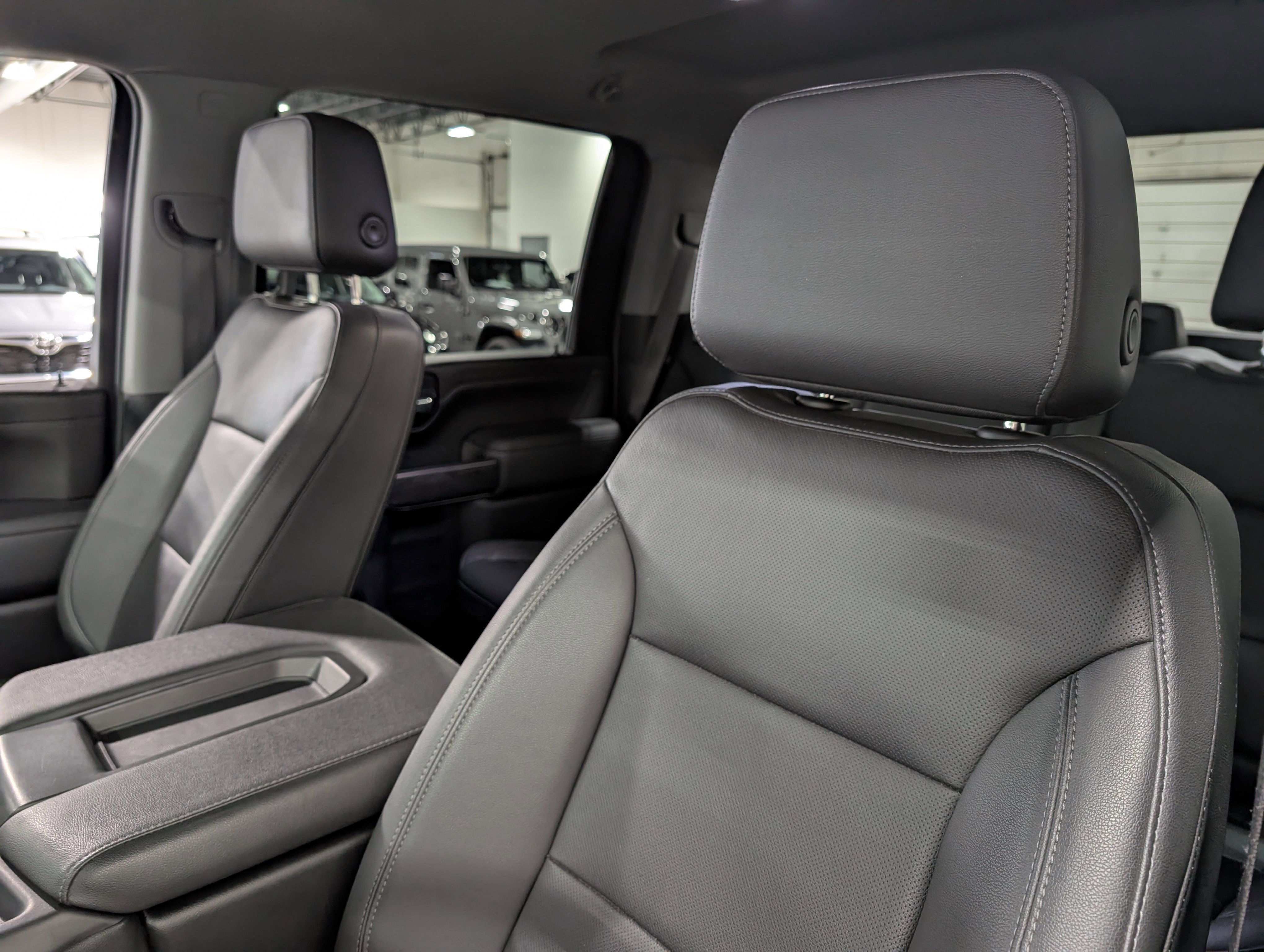 Used 2022 Chevrolet Silverado 3500 LTZ w/ Z71 Off-Road Package image 11