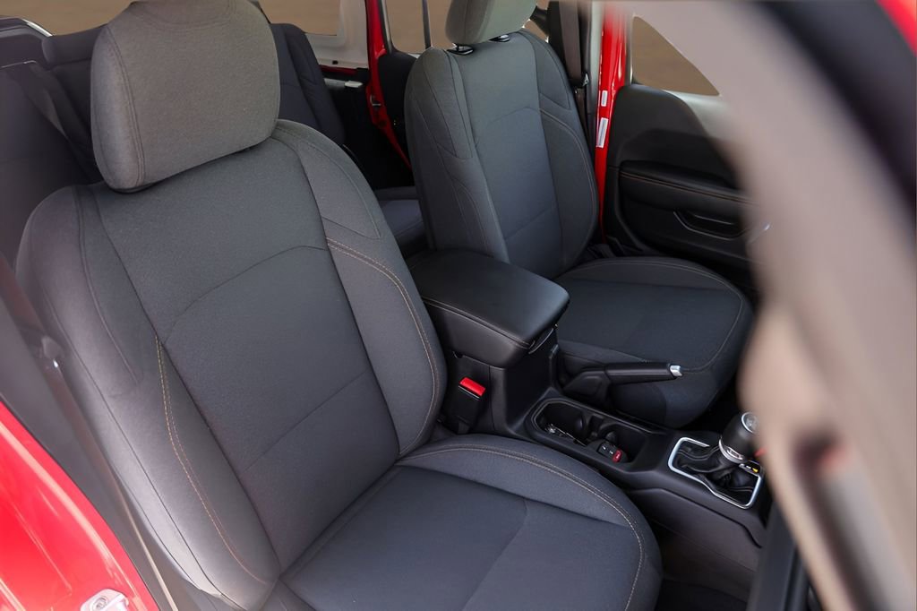 Used 2025 Jeep Wrangler Unlimited Sahara image 29