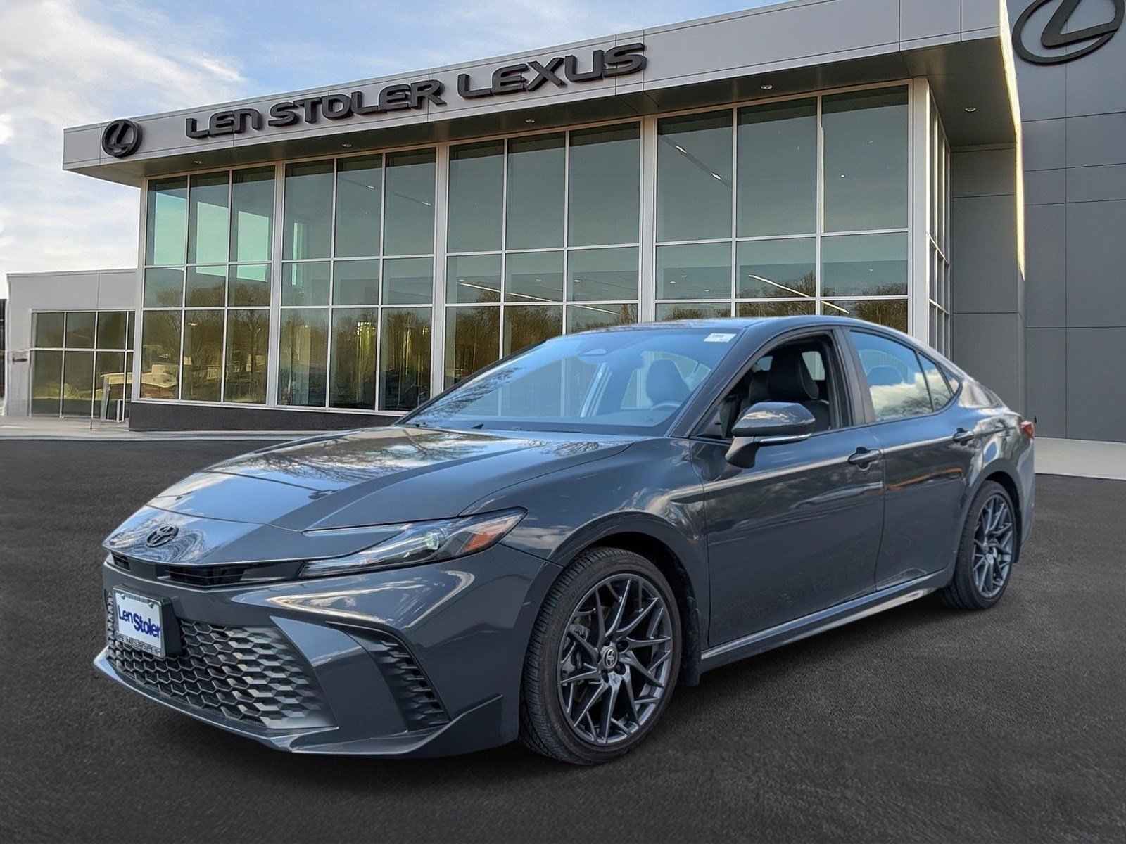 Used 2025 Toyota Camry SE image 7