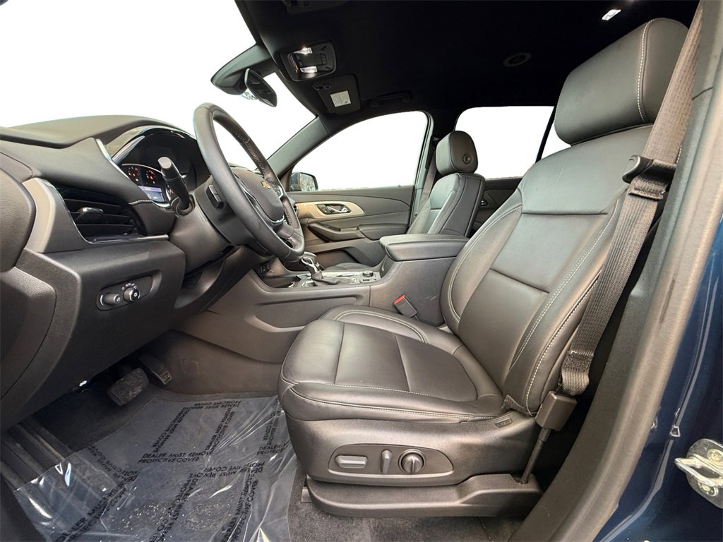 Used 2023 Chevrolet Traverse LT image 9