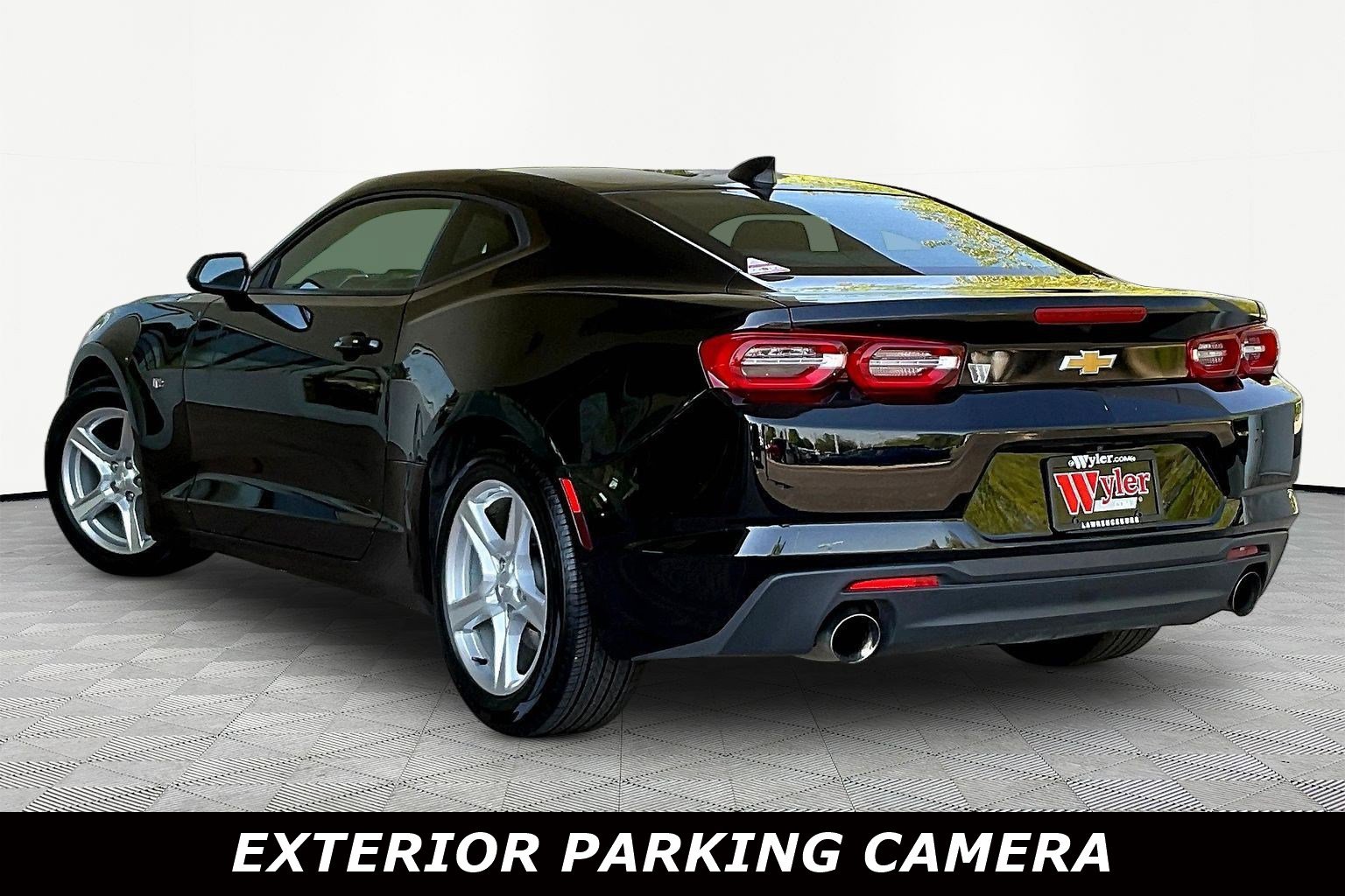 Used 2023 Chevrolet Camaro LT RWD image 4