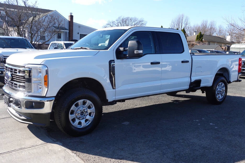 Used 2023 Ford F250 XLT AWD/4WD image 2
