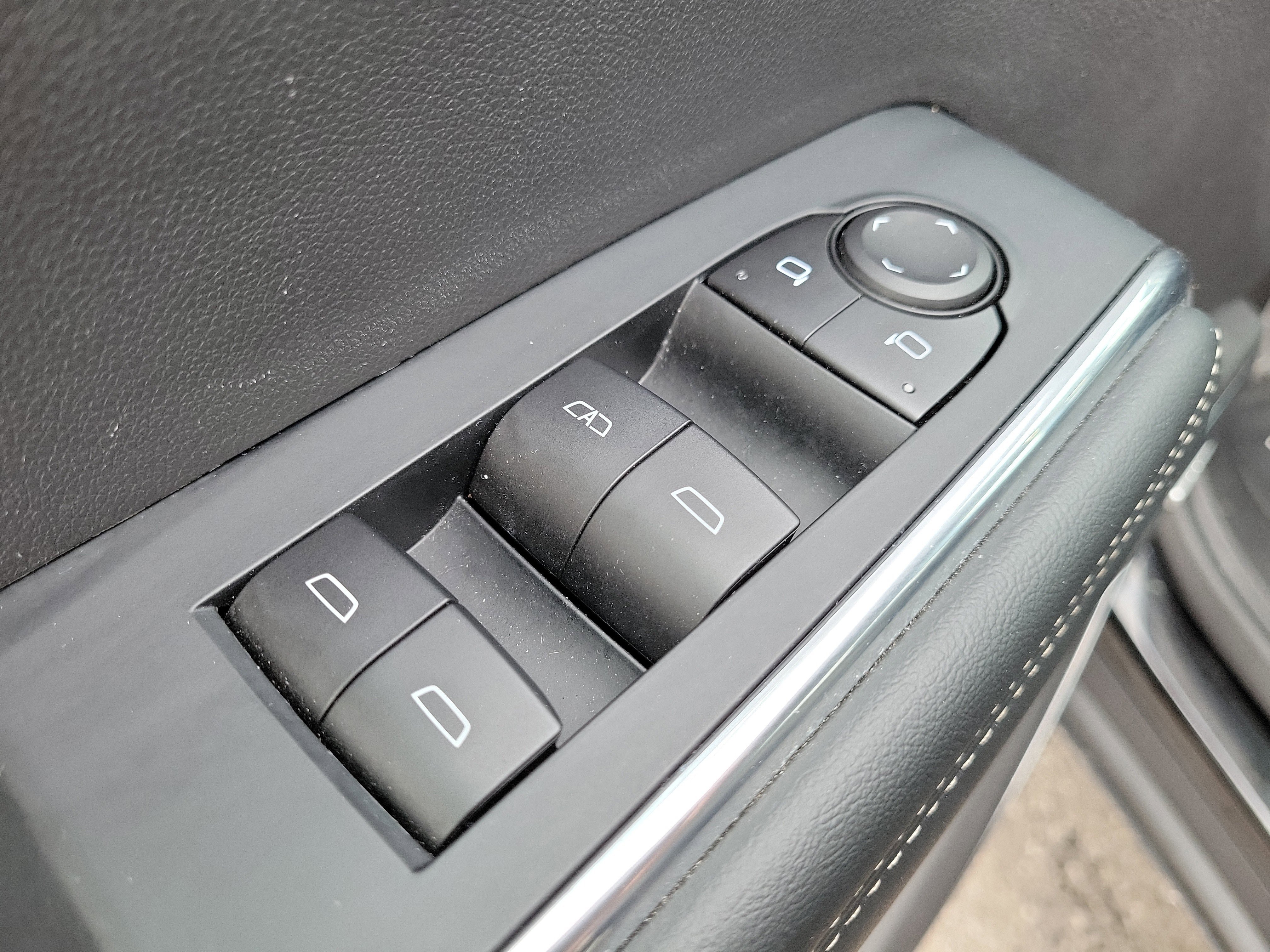 Used 2025 GMC Acadia Elevation image 18