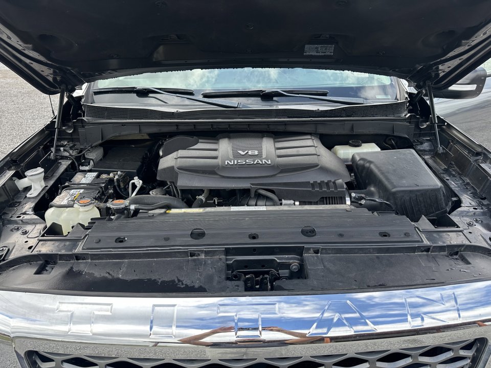 Used 2019 Nissan Titan SV image 20