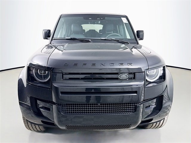 New 2026 Land Rover Defender 130 X-Dynamic SE image 2