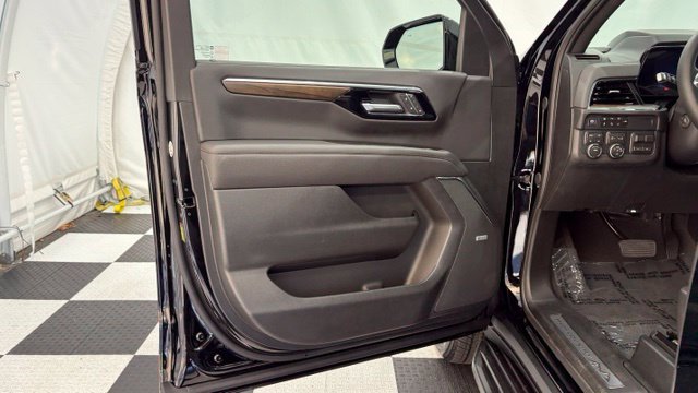 New 2026 Chevrolet Suburban High Country w/ Sun And Tow Package AWD/4WD image 16