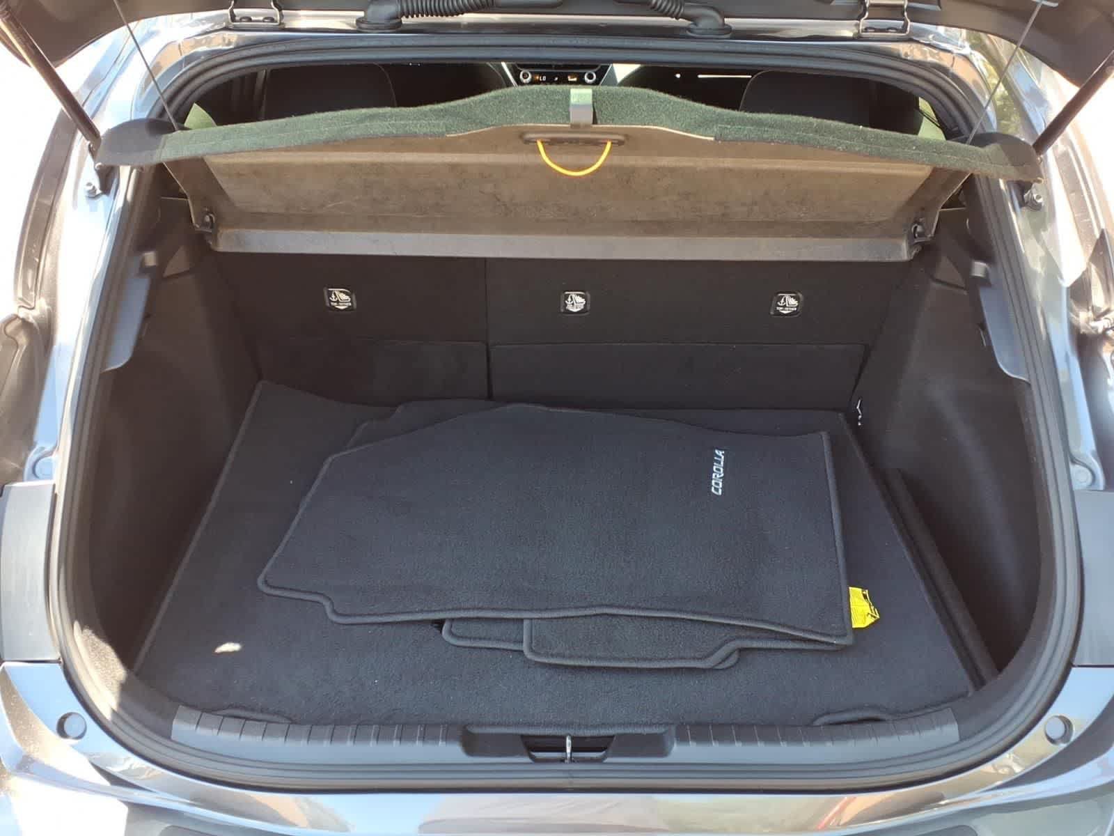 Used 2022 Toyota Corolla SE w/ Carpet Mat Package (TMS) FWD image 6