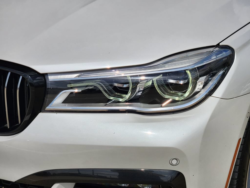 Used 2019 BMW 750i w/ M Sport Package RWD image 9