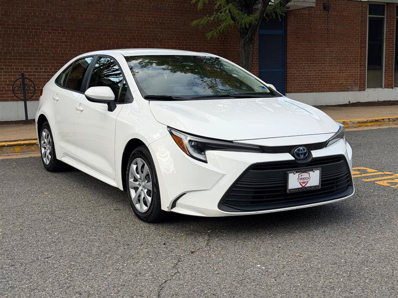 Used 2025 Toyota Corolla LE FWD image 5