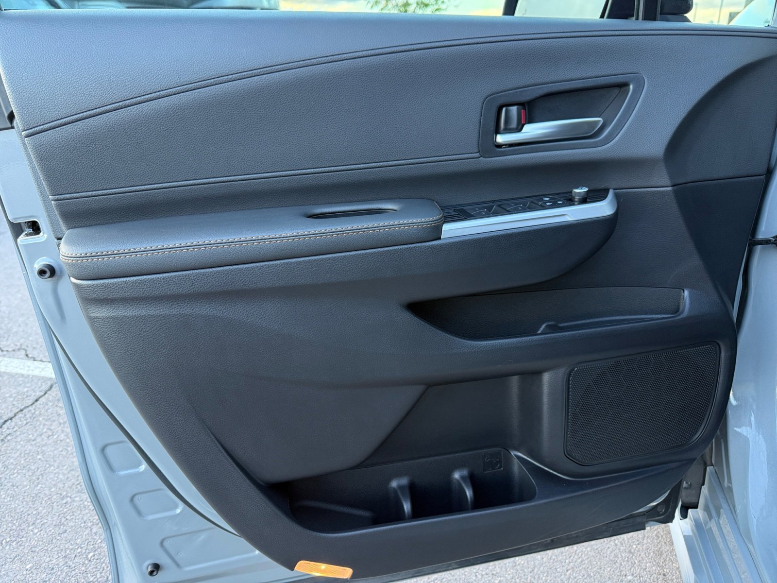 Used 2025 Toyota Sienna XLE Woodland Edition image 16