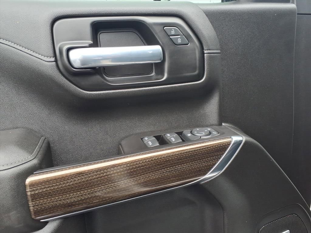 Used 2021 Chevrolet Silverado 1500 LT Trail Boss w/ Convenience Package II image 4