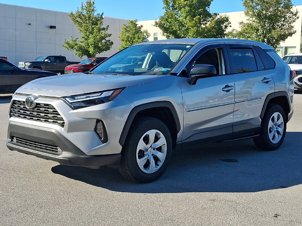 Used 2025 Toyota RAV4 LE AWD/4WD image 5