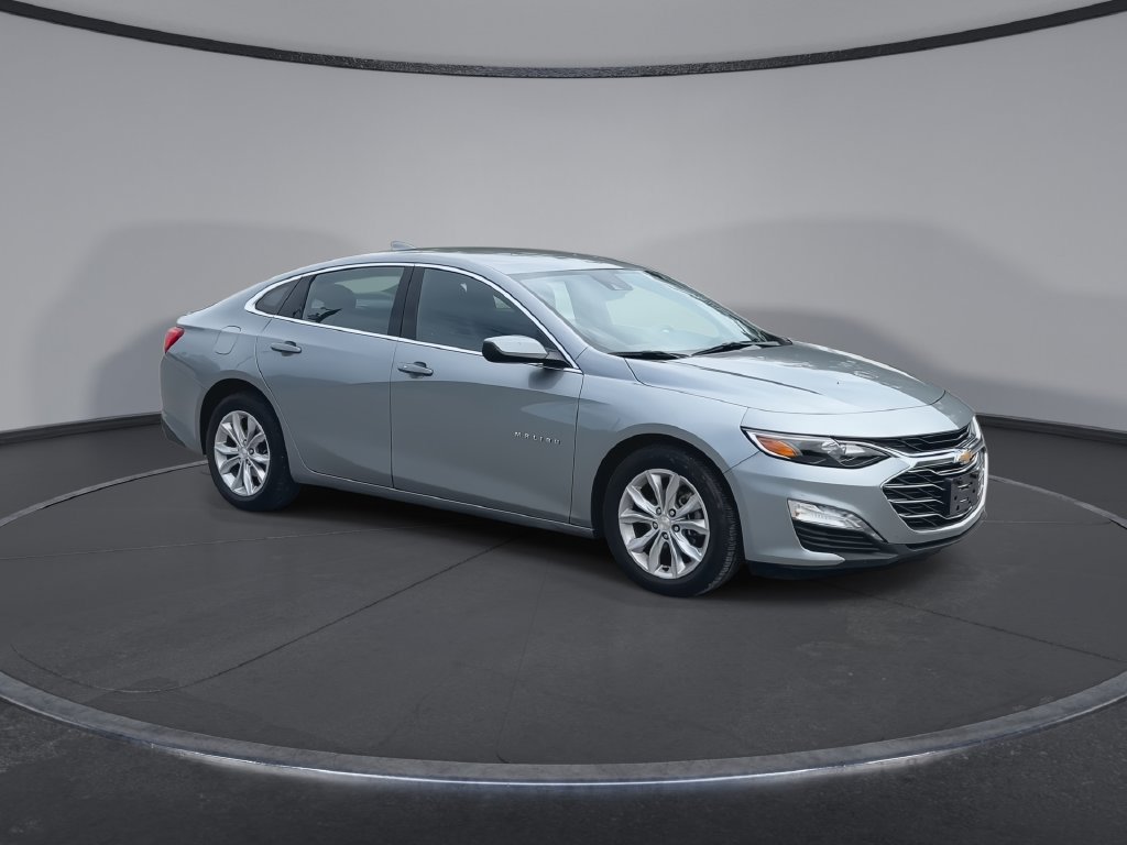 Used 2025 Chevrolet Malibu LT FWD image 2
