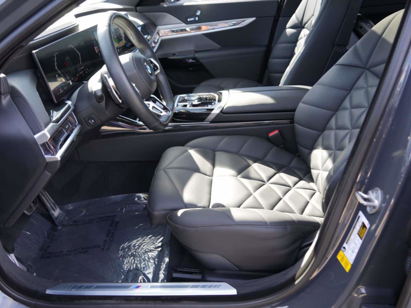 Certified 2023 BMW 740i 740i Sedan RWD w/ Parking Assistance Package image 15