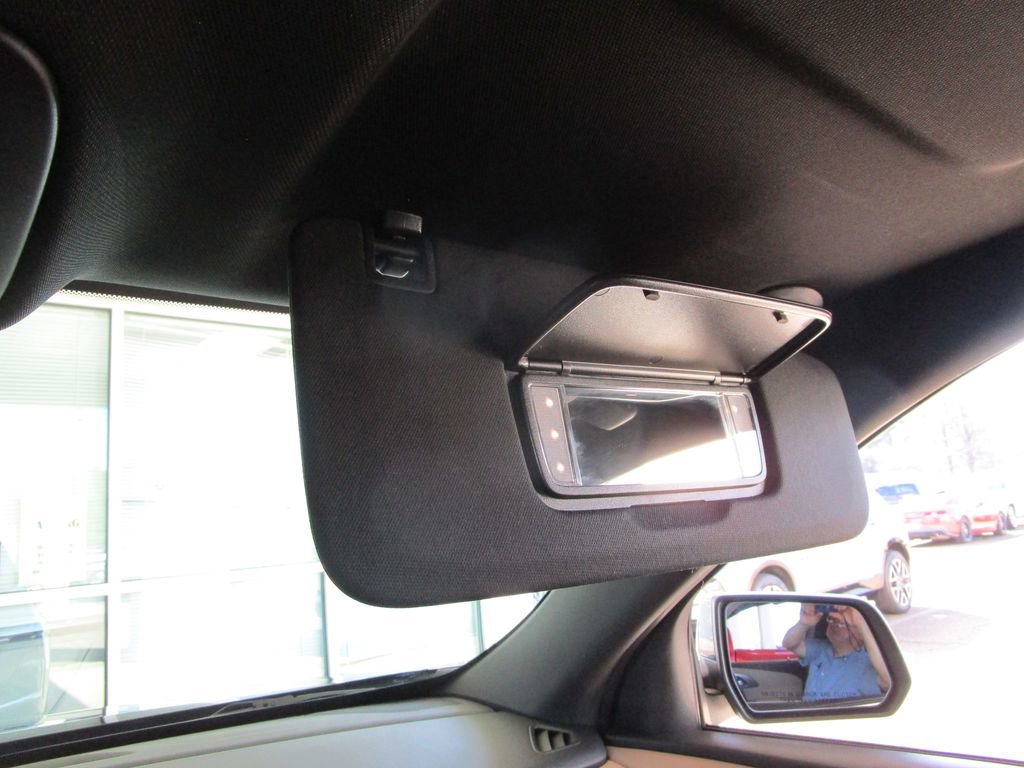 Used 2023 Chevrolet Traverse Premier image 43