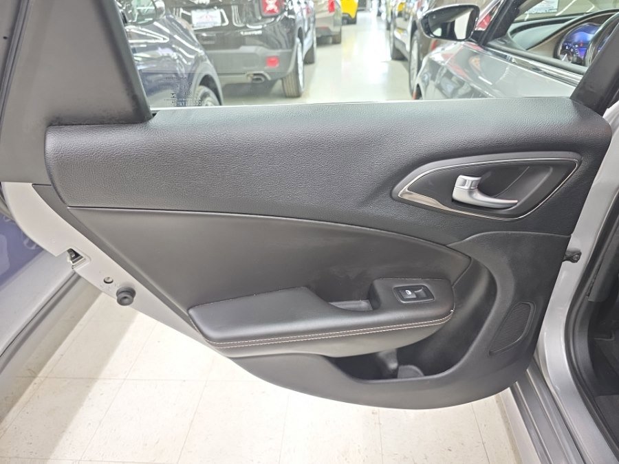 Used 2015 Chrysler 200 C w/ Navigation & Sound Group I image 14