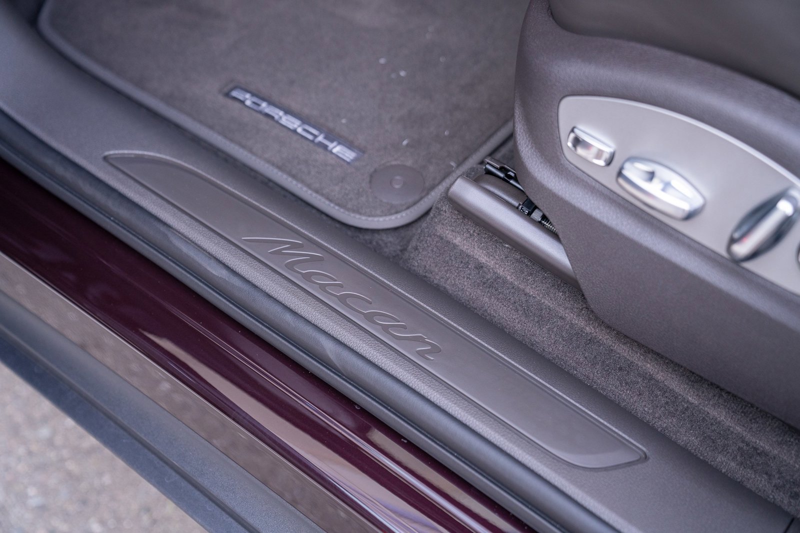 Certified 2026 Porsche Macan AWD/4WD image 12