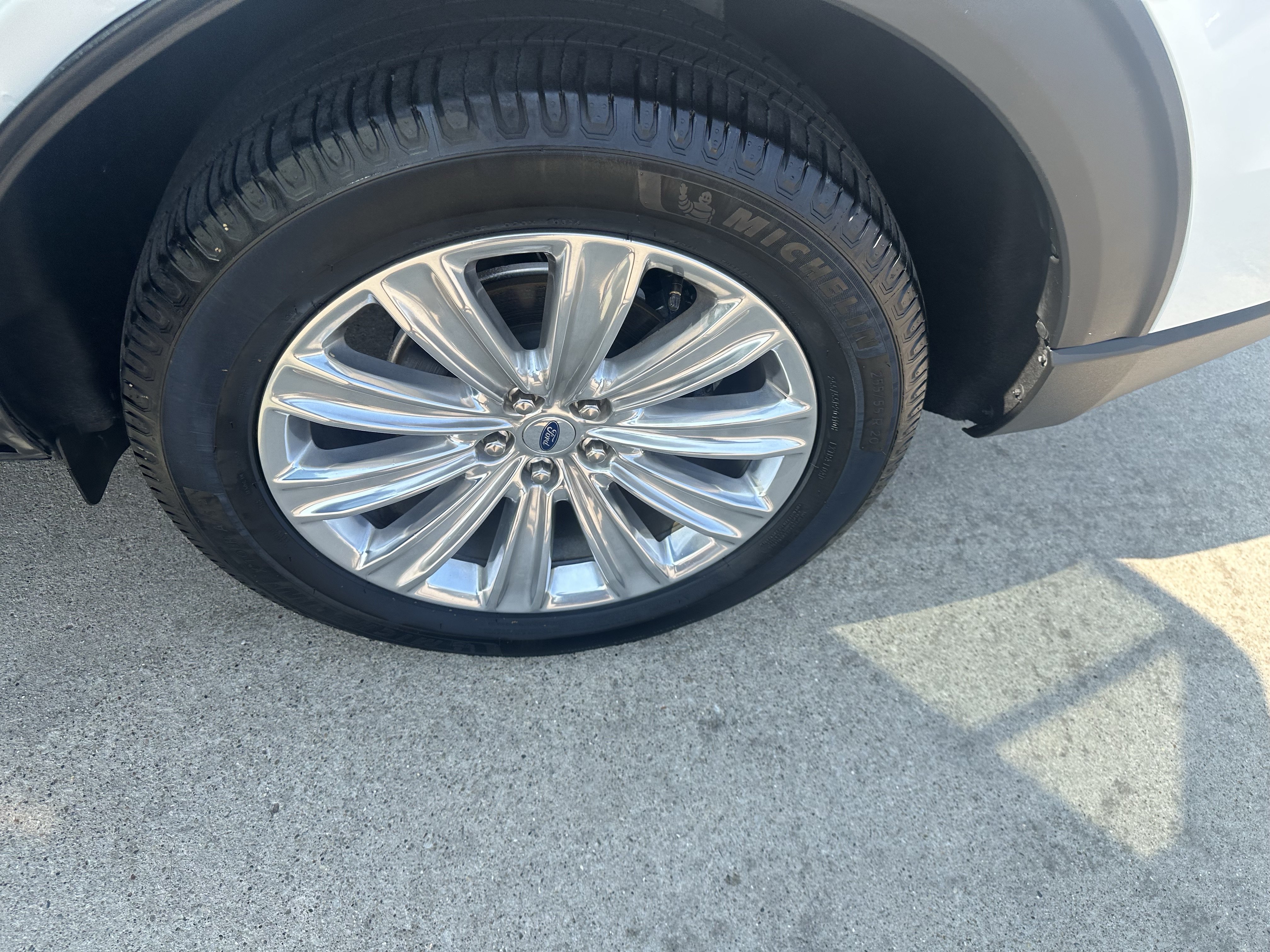 Used 2021 Ford Explorer Limited w/ Equipment Group 301A AWD/4WD image 5