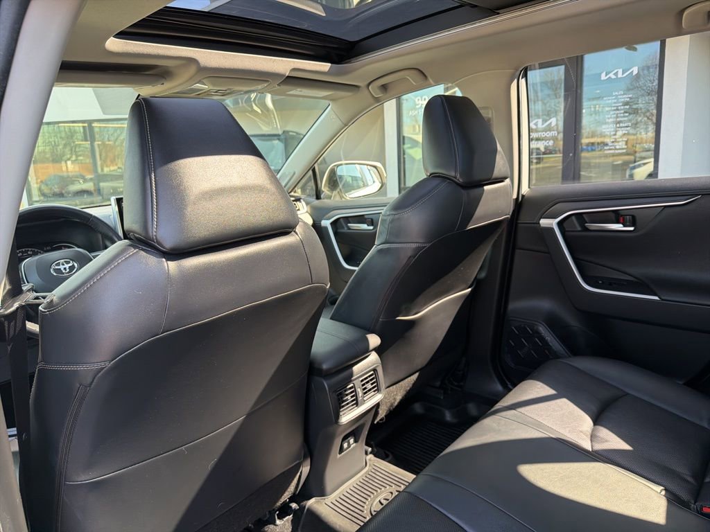 Used 2019 Toyota RAV4 Limited w/ Advanced Technology Package image 21