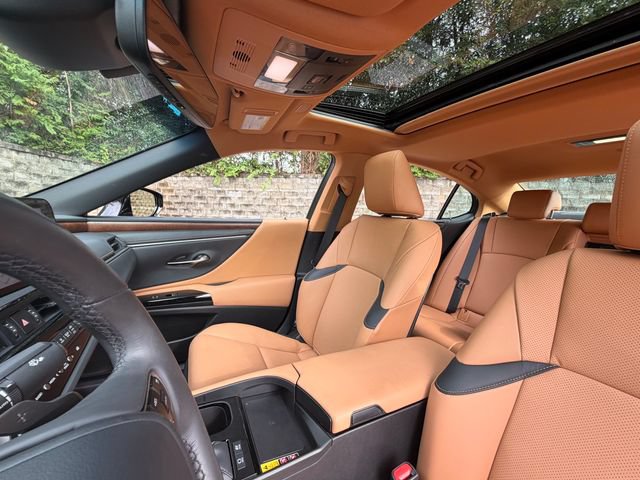 Certified 2024 Lexus ES 300h w/ Premium Package FWD image 32