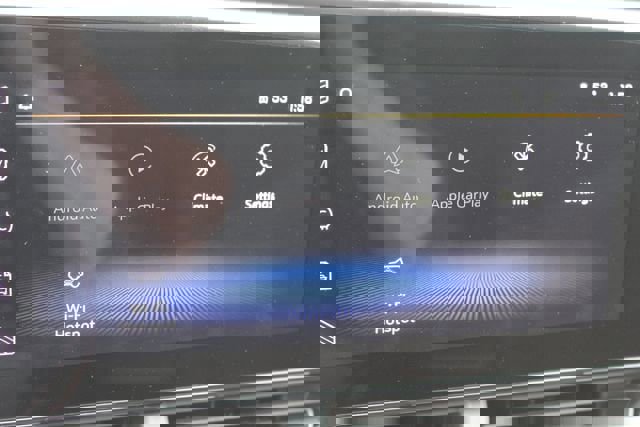 Used 2025 Chevrolet Trax LT image 8