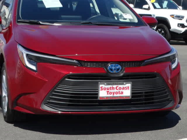 Used 2025 Toyota Corolla LE w/ LE Premium Package FWD image 5