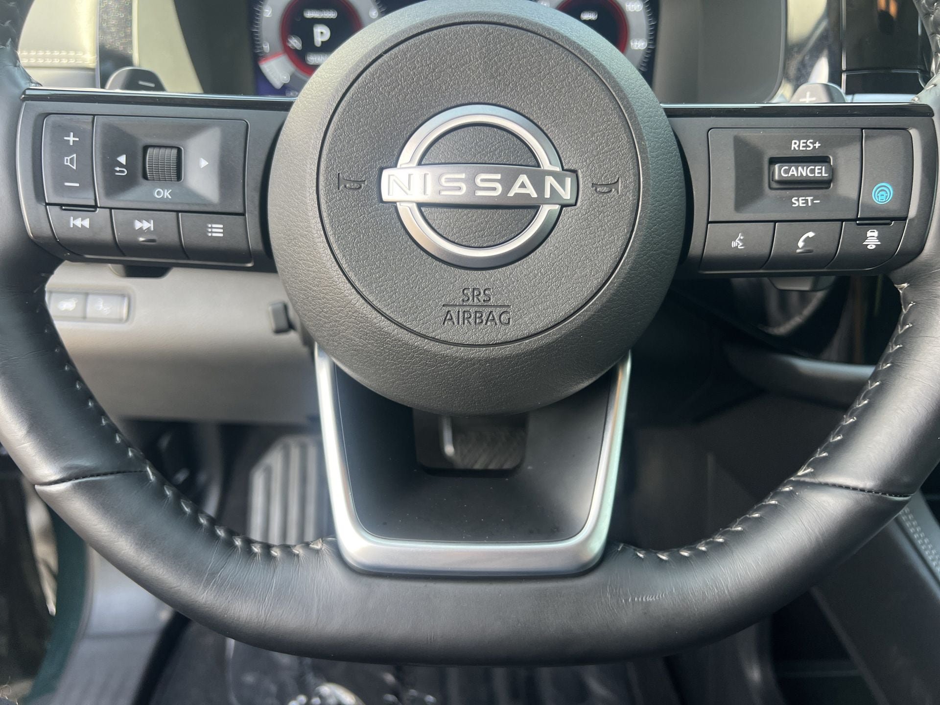 Certified 2025 Nissan Pathfinder Platinum FWD image 11