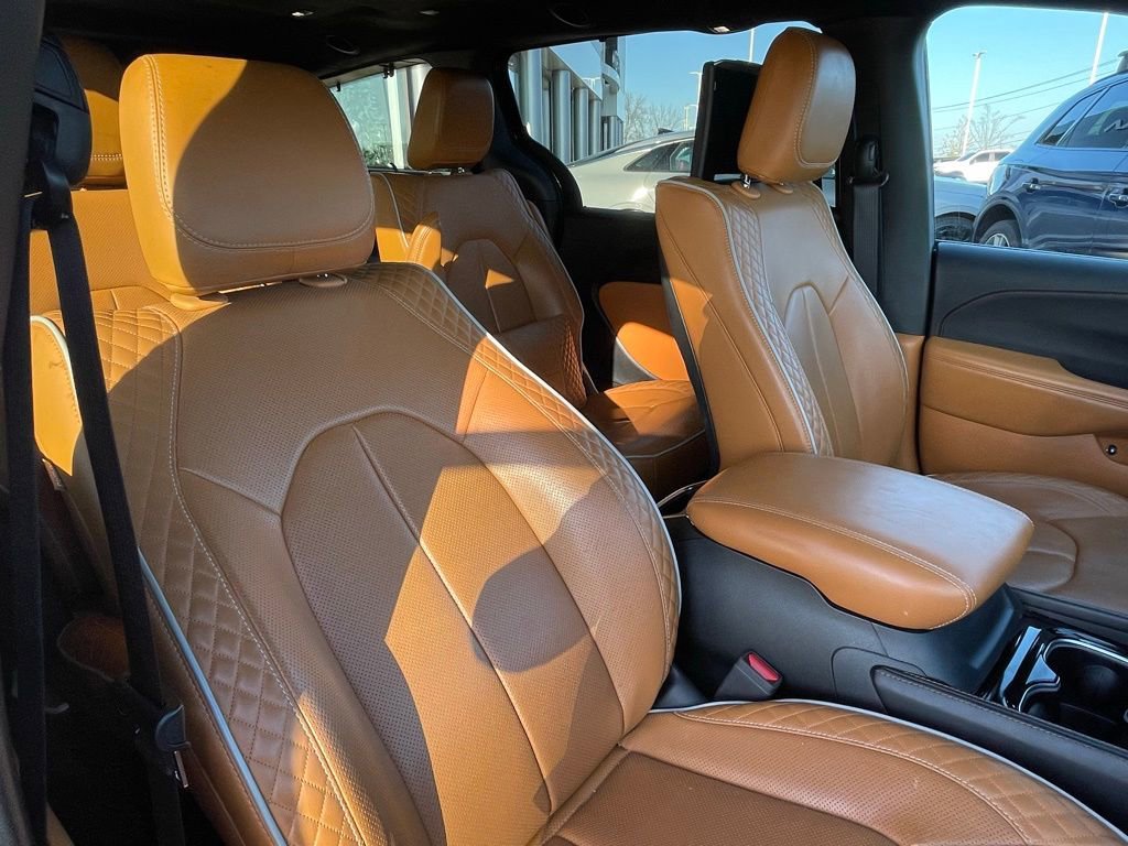 Used 2023 Chrysler Pacifica Pinnacle image 29