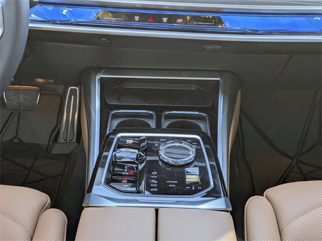 Used 2025 BMW 740i image 18