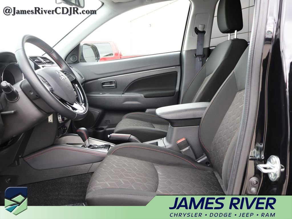 Used 2025 Mitsubishi Outlander Sport LE AWD/4WD image 42