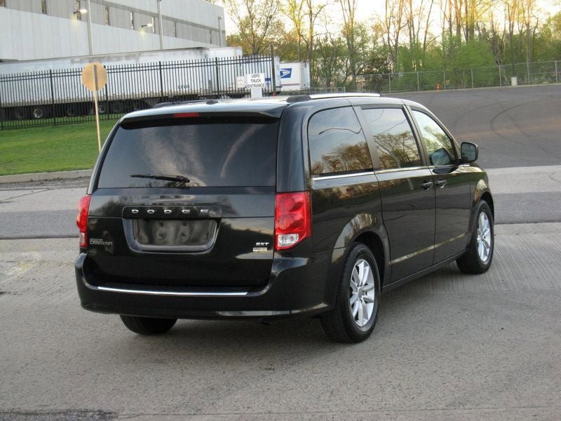 Used 2018 Dodge Grand Caravan SXT FWD image 13