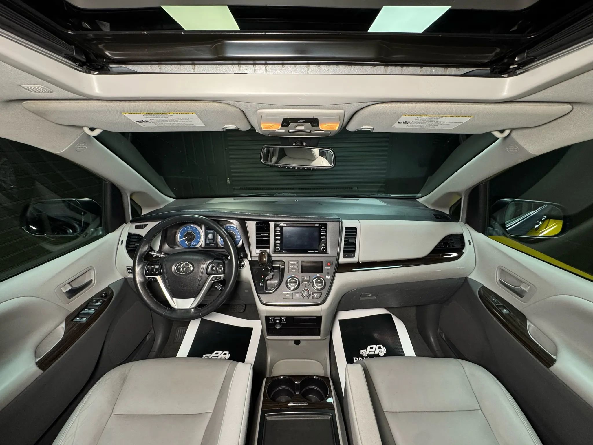 Used 2019 Toyota Sienna XLE FWD image 25