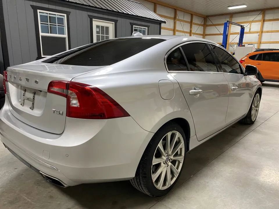 Used 2018 Volvo S60 T5 Inscription image 5
