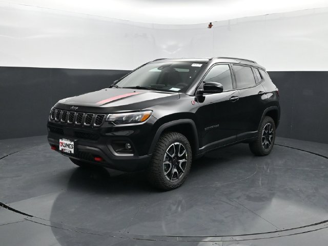 New 2026 Jeep Compass Trailhawk w/ Trailer Tow Group AWD/4WD image 4
