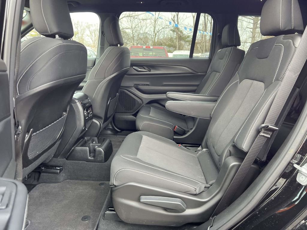 Used 2025 Jeep Grand Cherokee L Laredo AWD/4WD image 16