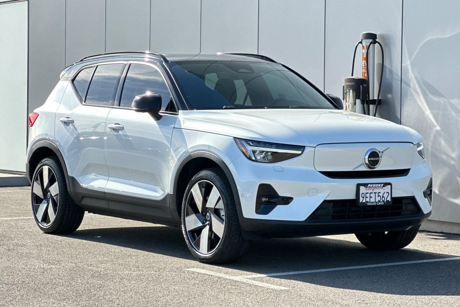 Used 2023 Volvo XC40 Recharge Ultimate image 7