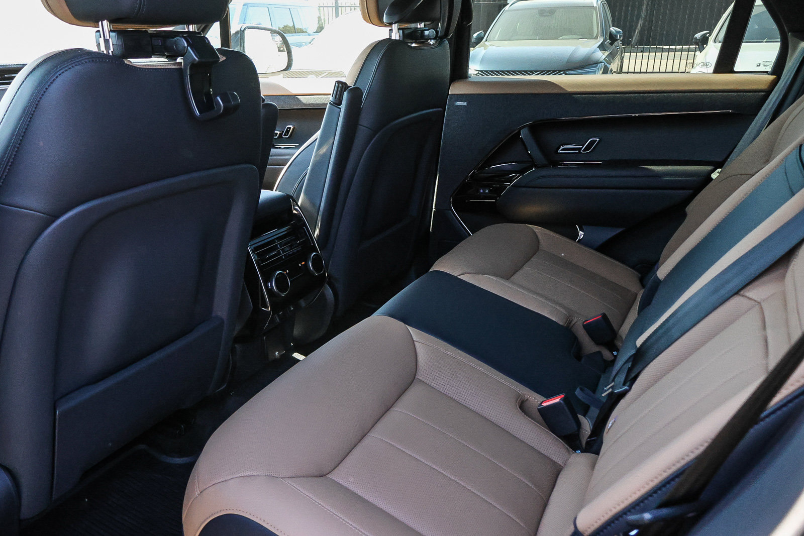 New 2027 Land Rover Range Rover Sport Dynamic SE AWD/4WD image 15