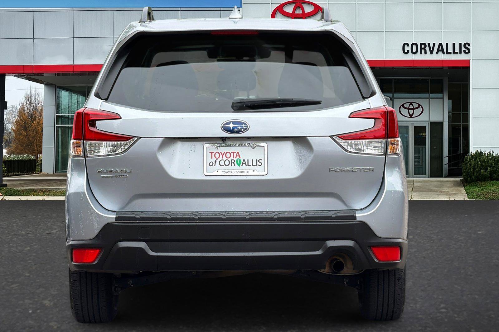 Used 2020 Subaru Forester Premium AWD/4WD image 5
