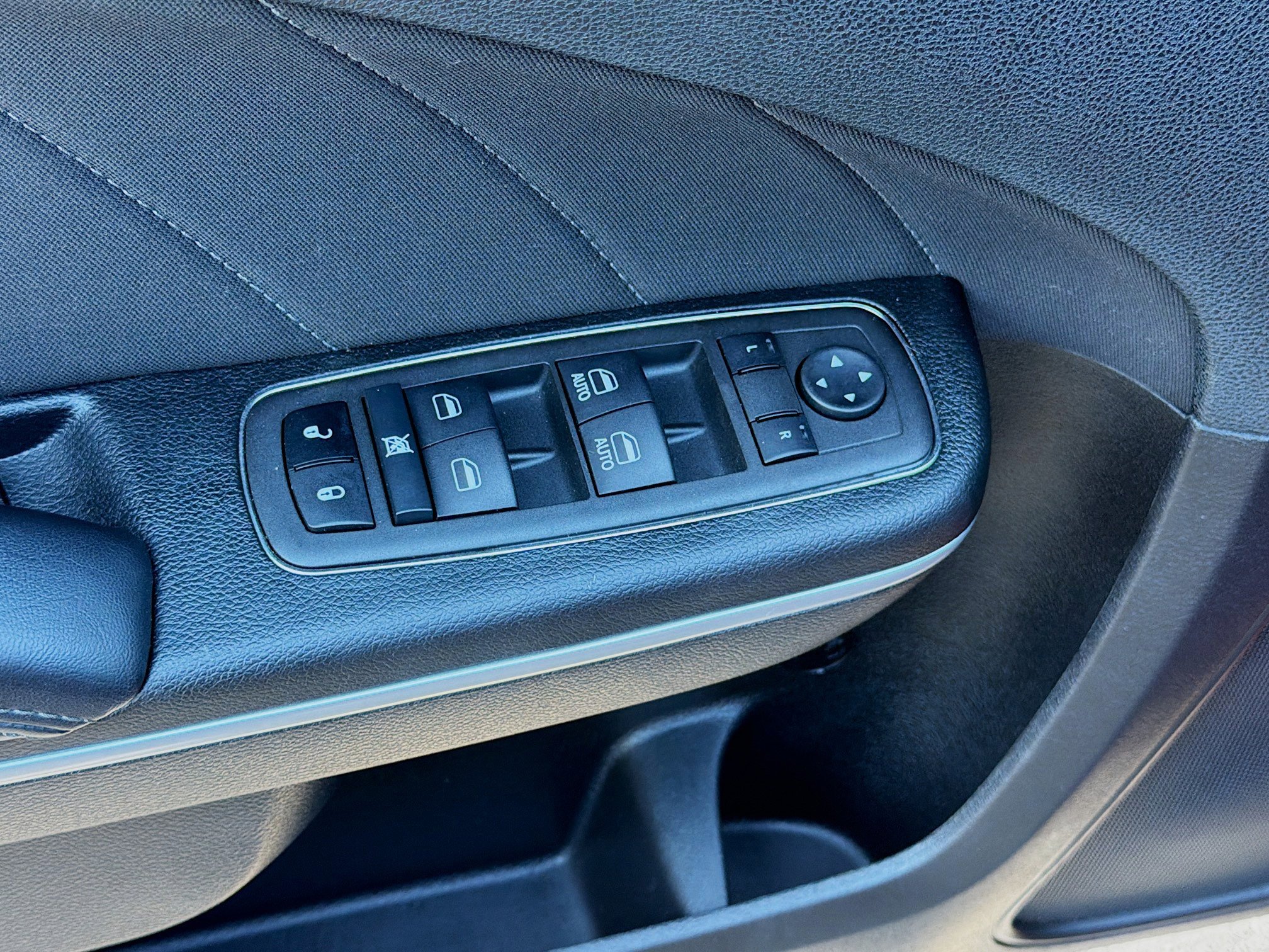 Used 2022 Dodge Charger SXT w/ Driver Convenience Group image 22