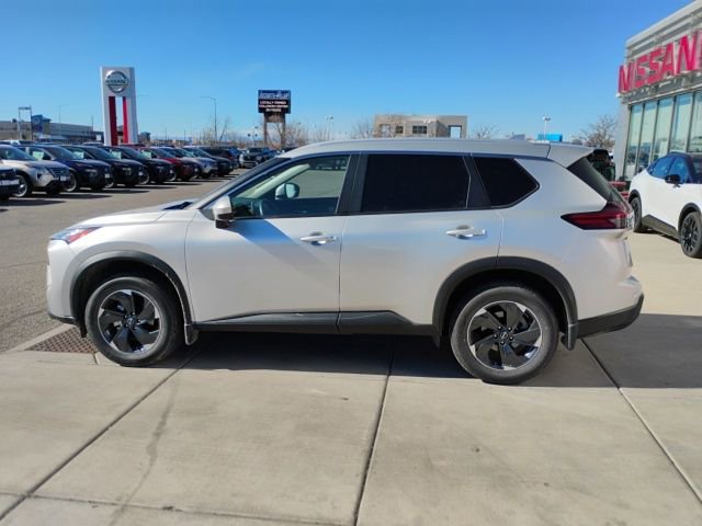 Used 2024 Nissan Rogue SV w/ SV Premium Package image 8
