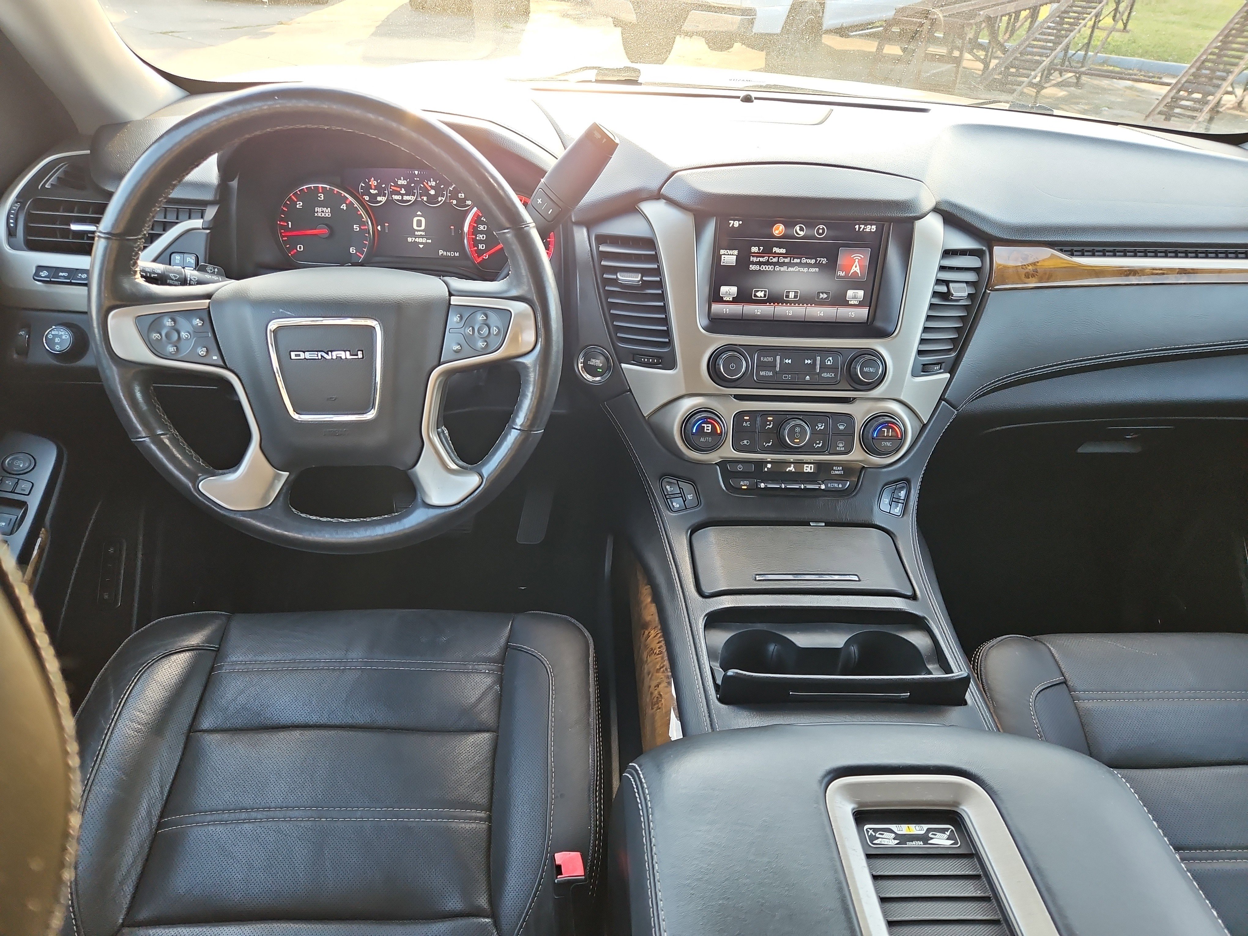 Used 2015 GMC Yukon Denali w/ Premium Package image 8