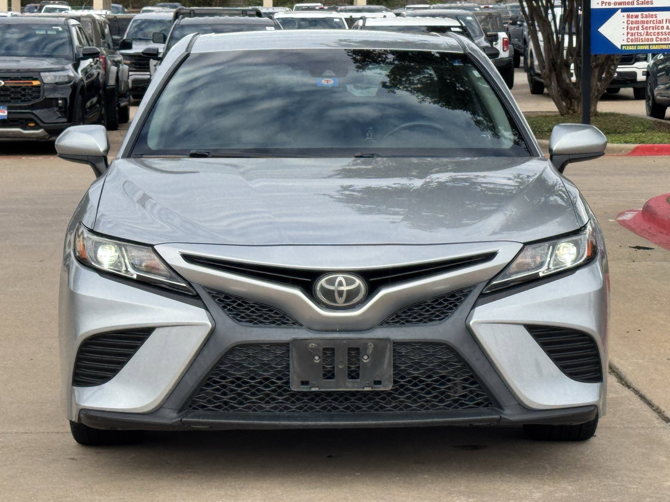 Used 2018 Toyota Camry SE FWD image 10