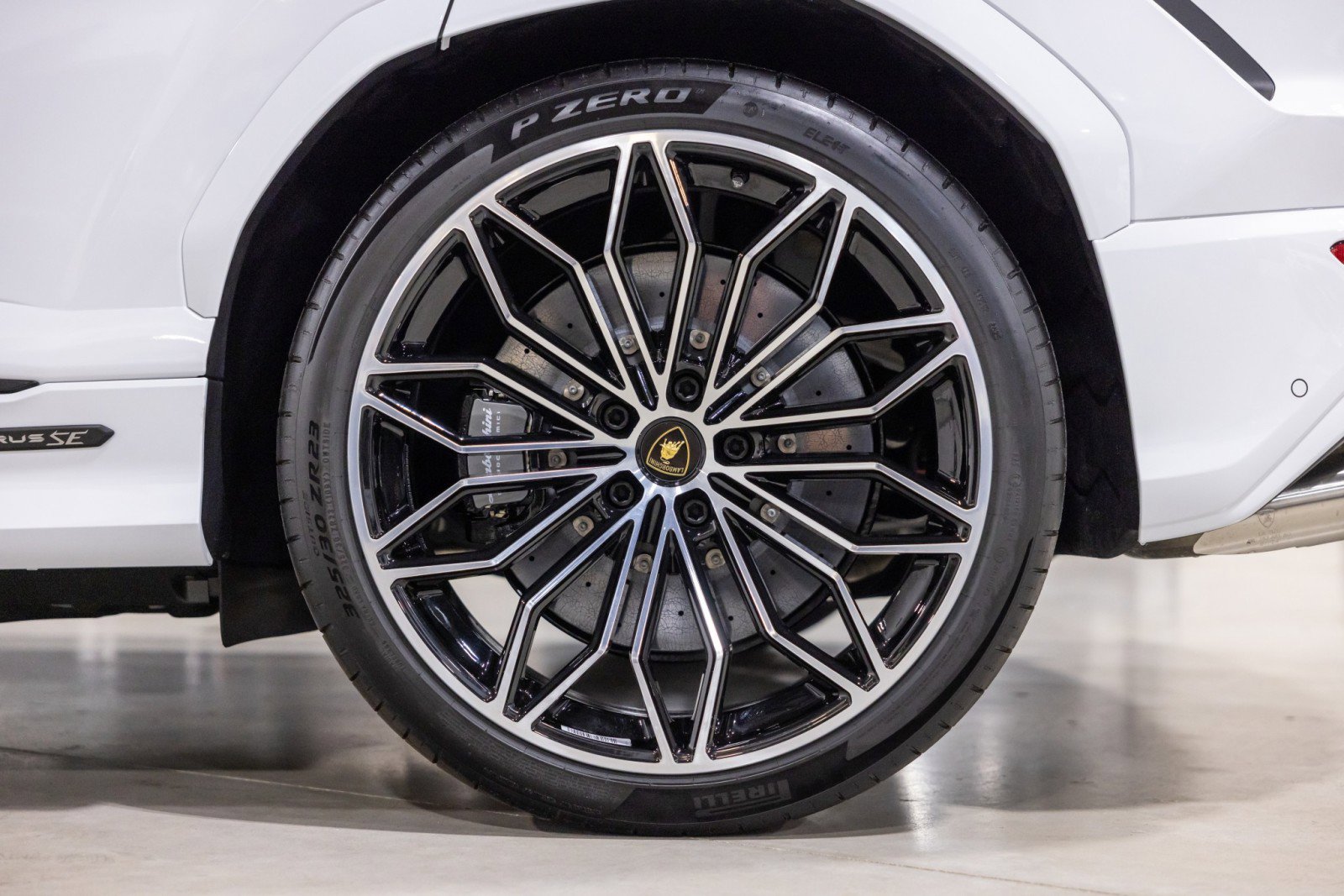 Used 2025 Lamborghini Urus SE image 17